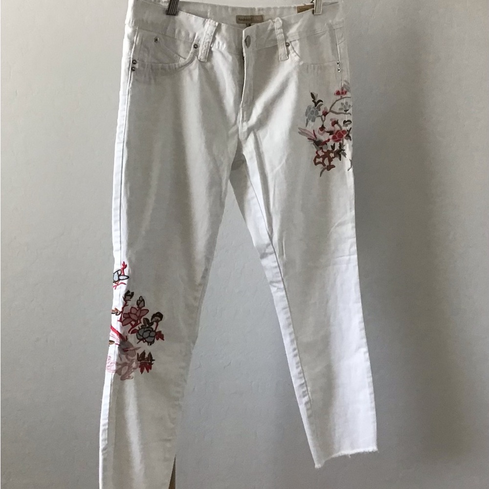 White Ankle Jeans with Floral Embroidery